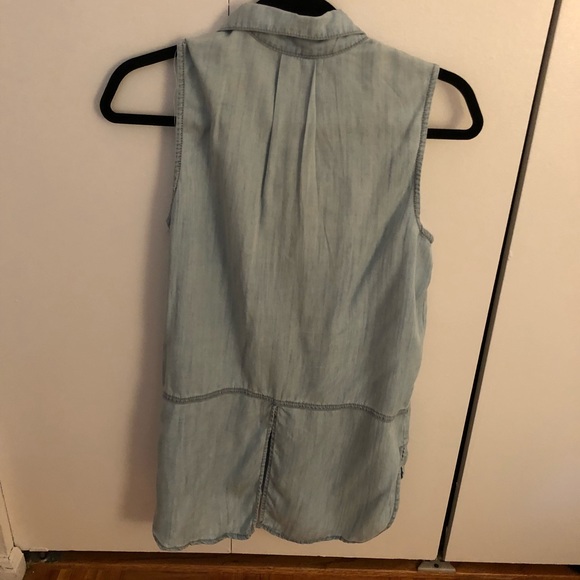 💙ADORABLE TOP! 💙 - Picture 2 of 3